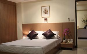 PINEWOOD RESIDENCES 3*