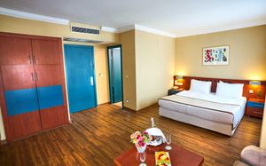 FERONYA HOTEL 4 *