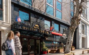 GOLDEN CROWN HOTEL 3*