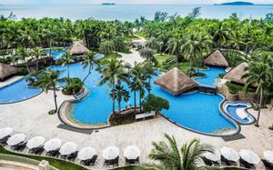 HOLIDAY INN RESORT SANYA BAY 5*