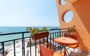 EVRIDIKA FAMILY HOTEL