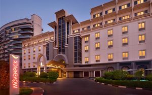 MOVENPICK HOTEL & APARTMENTS BUR DUBAI 5 *