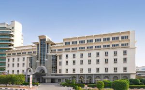 MOVENPICK HOTEL & APARTMENTS BUR DUBAI 5 *
