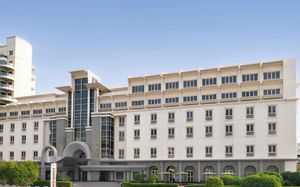 MOVENPICK HOTEL & APARTMENTS BUR DUBAI 5 *