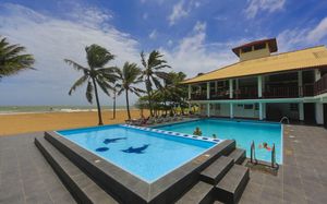 CATAMARAN BEACH HOTEL 2*