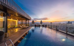 PAVILION HOTEL 4*