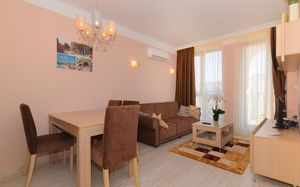 HARMONY SUITES 8 & 9 3 *