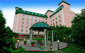 THE GREEN PARK MERTER OTEL 5 *