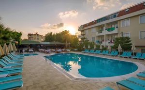 RISUS HOTEL 3*