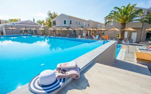 AMOUR HOLIDAY RESORT 4*