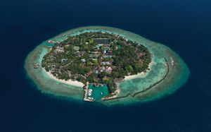 BANDOS MALDIVES (EX. BANDOS ISLAND RESORT & SPA) 4*