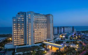 ALOHA OCEANFRONT SUITE RESORT 5*
