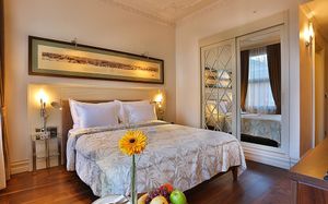 TAXIM LOUNGE HOTEL 4*