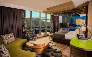 HENNESSY PARK HOTEL 4*