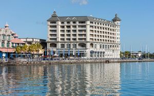 LABOURDONNAIS WATERFRONT HOTEL 5*