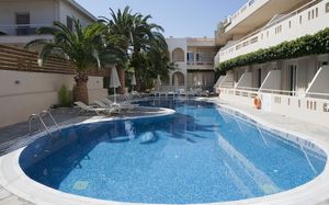 AXOS HOTEL 2*