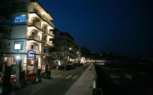 LA RIVA 3*