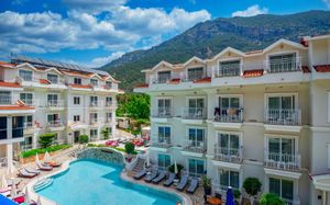 MONTEBELLO DELUXE HOTEL 3*