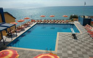 GRAND HOTEL DEI CESARI DEPEDANCE 3*