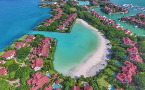 EDEN ISLAND LUXURY ACCOMMODATION 4*