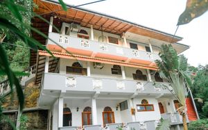 ROCK HOUSE UNAWATUNA