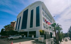 SIDE ZEUGMA (ADULTS ONLY +16) 4*