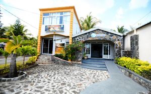 LE GRAND BLEU HOTEL 3*