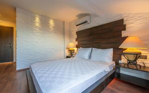 MANASPARK DELUXE HOTEL 4+ *
