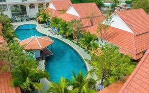 SEA BREEZE HOTEL & VILLA 4*