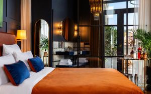 ZORBA&BOND HOTEL ON THE 8TH 4*