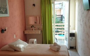 CLEO ROOMS