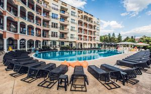 AVENUE DELUXE HOTEL  4*