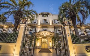 VILLA DAPHNE 3*