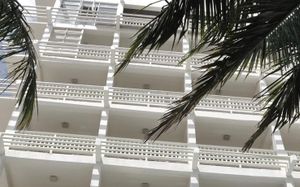 BEACON BEACH HOTEL 3*