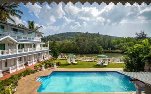 STONE WOOD RIVER FRONT (EX. THE RIVER PALACE) 3*